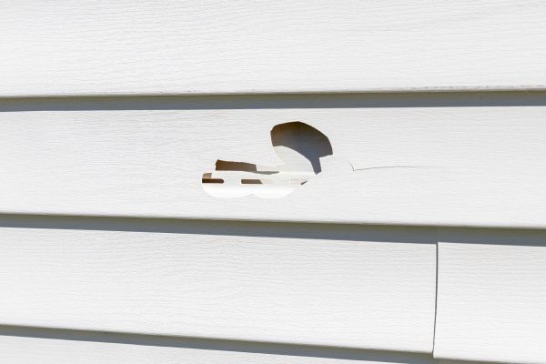Cost of White Vinyl Siding Repair in Biloxi